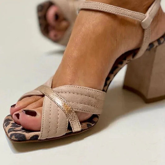 SANDALI CON TACCO E FASCIA INCROCIATA